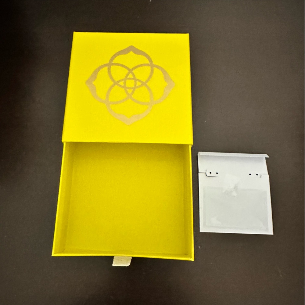 Kendra Scott Jewelry Yellow Gift Box w/White‎ Ribbon New Condition - Picture 3 of 7